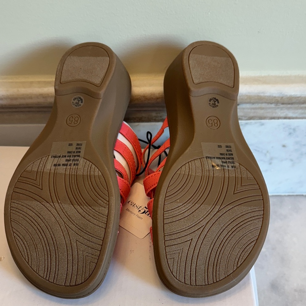 East 5th Women's Pink Crisscross Sandals - Picture 6 of 7